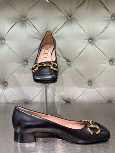 Gucci Flat Shoes, 2023 Shoes, 2024 Shoes, Slipper Shoes Women, Pointy Shoes, Gucci Heels, Diana Vreeland, Best Shoes For Men, Elegant Shoes