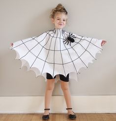 diy_spider_web_costume_1 Web Costume, Spider Web Costume, Halloween Costumes Kids Homemade, Costumes Faciles, Sew Halloween Costume, Meme Costume, Diy Carnival, Spider Costume, Costumes Kids