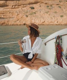 European Travel Outfit, Dorothy Dandridge, Travel Outfit Summer, Beach Photoshoot, European Summer, Beach Look, 인물 사진, Vacation Outfits, Travel Outfit