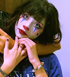 Female Clown Aesthetic, Cute Clown Makeup Looks, Clown Costume Simple, Clown Makeup Aesthetic Easy, Simple Clown Makeup Easy, Aesthetic Clown Costume, Casual Clown Makeup, Clown Eyeliner, Red Clown Makeup