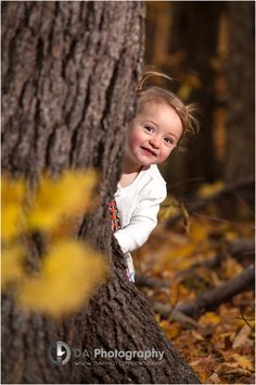 Toddler Girl Fall Photoshooting Ideas, Fall Kid Picture Ideas, Diy Fall Pictures Of Kids, Autumn Toddler Photoshoot, Family Pictures At Park, Autumn Kids Photoshoot, Mother And Son Fall Photo Ideas, Children Photography Ideas, Family Fall Pictures