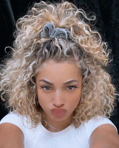 Counseling Session, Blonde Natural Hair, Blonde Curly Hair, Colored Curly Hair, Beautiful Curly Hair, Hairdos For Curly Hair