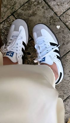 Tenis Aesthetic, Adidas Samba Women, Samba Adidas Outfit, Samba Outfit Ideas, Adidas Samba Outfits, Samba White, Samba Outfits, Platform Tennis Shoes