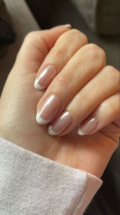 Chrome French Tip Nails, Chrome French Tip, Chrome French, Chrome Nails Designs, Pearl Nails, Tip Nails, Oval Nails