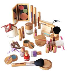 ZAO makeup. 100% natural and cruelty-free. Love the refillable bamboo packaging! Bamboo Packaging, Organic Makeup Brands, Eco Friendly Makeup, Galaxy Makeup, Natural Makeup Tips, Plastic Free Living, Organic Cosmetics, Organic Makeup