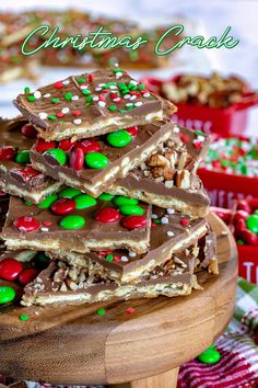 Saltine Cracker Toffee, Saltine Toffee, Mom On Timeout, Cracker Toffee, Toffee Recipe, Easy Christmas Treats, Candy Recipes Homemade, Christmas Candy Recipes, Christmas Food Desserts