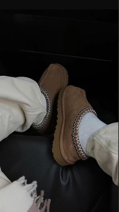 Fall shoes | shoe | fall | autumn | autumn style | trends | trending | fall fashion | sneaker head | converse | cute shoes | gift ideas Ugg Slipper Outfit, Tasman Slippers Outfits, Slipper Outfit, Slippers Outfit, Ugg Tasman Slippers, Aesthetic Shoes, Fall Fits, Swag Shoes, Mode Inspo