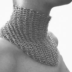 Chain Maille Armor, Medieval Oc, Medieval Necklace, Techno Outfit, Chainmail Jewelry, Chain Maille Jewelry, Handmade Jewelry Designs, Chain Mail, Fashion Design Clothes