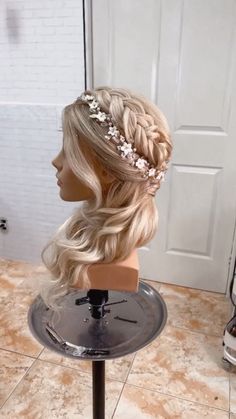 Side French Braid Hair Down, Wedding Hairstyles For Long Hair To The Side, Side Braid Hairstyles For Wedding, Hair Styles Bridal, Bridal Braid, Side Ponytail Hairstyles, Side French Braids, Bridal Braids, Easy Hairstyles For Thick Hair