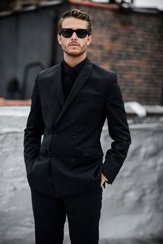 Black Suit Black Shirt, Wearing All Black, Men In Black, Mens Style Guide, Mens Fashion Suits, Black Men Fashion