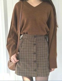 Dark Brown Sweater, Winter Mode Outfits, Rok Mini, Academia Outfits, Academia Fashion, Street Style Shoes, Trendy Skirts, Spring Fashion Outfits, Korean Fashion Trends