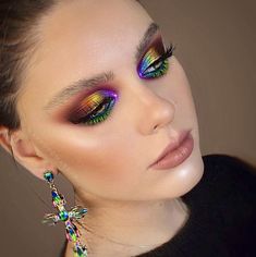 Chromatic Makeup, Chromatic Eyeshadow, Multicolor Eyeshadow, Brown Smokey Eye Makeup, Gel Eyeshadow, Punk Makeup, Makeup Books, Pride Makeup