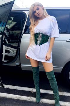 Stylizacje Kylie Jenner, Moda Kylie Jenner, Kendall Ve Kylie, Kylie Jenner Outfits Casual, Thigh High Boots Outfit, Trajes Kylie Jenner, High Boots Outfit, Corset Outfit, Kylie Jenner Outfits