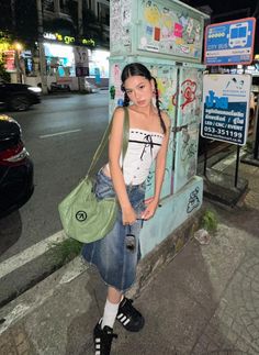 Staycation Outfits Summer, Showing Off Outfit Pose, Cute Japan Outfits, Japanese Street Style Summer, Thai Fashion Street, Japan Outfit Aesthetic, Summer In Asia, Japanese Poses, Summer Japanese Outfits