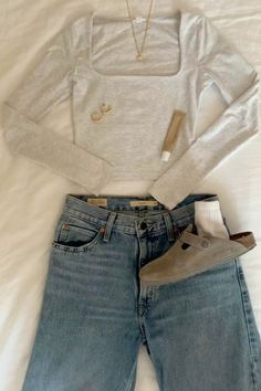 Clothing Inspo Aesthetic, Basic Aesthetics, Utah Outfits, Casual Preppy Outfits, Outfit Inspo Casual, Trendy Outfits For Teens, Casual School Outfits, Cute Outfits For School, Lazy Outfits