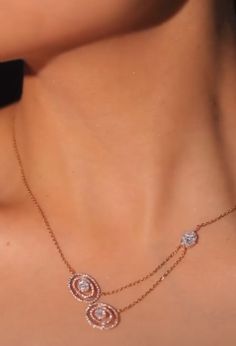 Delicate Diamond Necklace, Bridal Jewellery Design, Light Weight Jewelry, Flower Jewelry, Bridal Jewellery, Jewellery Design, Flower Jewellery, Gold Chain, Gold Chains