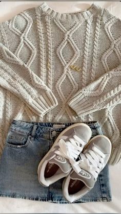 Cozy Sweaters Outfits, Outfit Layout, Sweater Outfit, Trendy Outfits For Teens, Lazy Outfits, Ootd Summer