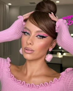 Barbie Inspired Hairstyles, Barbie Hairstyles, Vintage Makeup Looks, Barbie Hairstyle, Pink Look, Eye Makeup Styles, Guest Hair