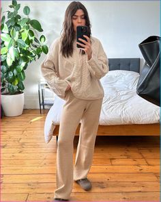 Work From Home Attire Women, Comfy Outfits For Work, Cute Stay At Home Outfits, House Routine, Cute Home Outfits, Wfh Tips, Winter Home Outfit, Work From Home Wardrobe, Stay Home Outfits