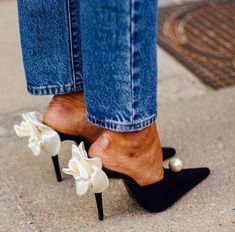 Shoes Game, Denim On Denim, Heels Classy, Girly Shoes, Looks Street Style