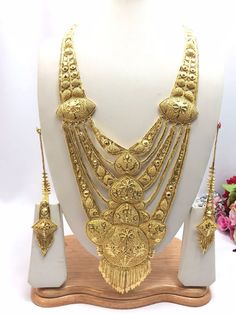 Handmade Indian Jewelry Asian Wedding Bridal Jewellery Party Ethnic Wear 22ct Gold Plated Bridal Necklace Set Rani Haar Bridal Jewellery Set  PLEASE NOTE, This Item Is Not Real Gold .Only Good Quality Gold Plated Jewellery .it is Artificial Jewellery.  It is a perfect match with formal attire on special occasions or with casual wearing.  Slight Colour variations possible due to difference in screen and photograph Care instructions Keep Jewellery away from direct heat, water, perfumes, deodorants Traditional 22k Gold Tikka, Gold Sets With Pallu For Festivals, Gold Sets With Pallu Detail For Festivals, Gold Bollywood Sets For Diwali, Bollywood Style Gold Sets For Diwali, Gold Meenakari Bridal Necklace In 22k Gold, Gold Tilla Set For Festive Occasions, Gold Plated Tikka For Festivals, Bollywood Style Yellow Gold Bridal Necklace For Diwali