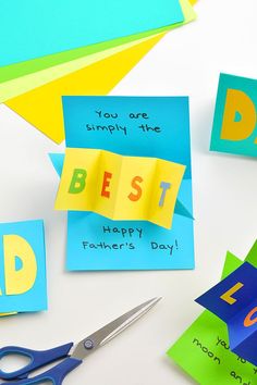 some cut out pieces of paper with the words best and father's day written on them