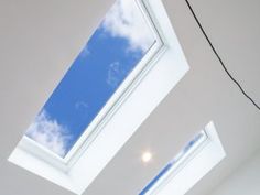 two skylights are shown in the middle of a room with white walls and flooring