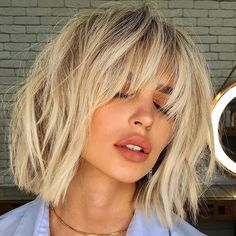 Blonde Ombre With Bangs, Bob Lung, How To Cut Bangs, Lob Hairstyle, Lob Haircut, Long Layered Haircuts, Curly Hair With Bangs, Haircuts With Bangs, Platinum Blonde