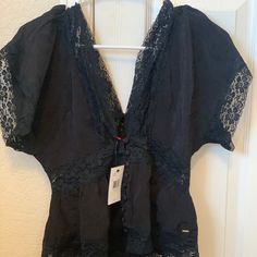 Chic Black Tops With Lace Trim, Casual Lace Top For Night Out, Lace Top Short Sleeve For Night Out, Black Lace Trim Top For Date Night, Black Lace Trim Blouse For Date Night, Black Lace Trim Top For Night Out, Fitted Black Blouse With Lace Trim, Black V-neck Lace Top For Summer, Feminine Black V-neck Blouse