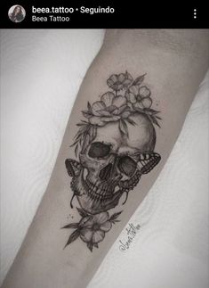 a skull with flowers on its head is shown in this tattoo design by beea tattoo - sequindo