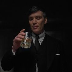 Thomas Shelby Aesthetic, Shelby Aesthetic, Cinema Stills, Bff Pfp Matching Aesthetic, Clip Ideas, I Fall To Pieces