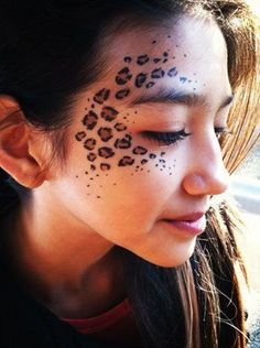 Jungle Face Paint, Face Paint For Adults, Animal Inspired Makeup, Fall Face Paint, Face Painting For Adults, Face Paint Festival, Face Painting Ideas For Adults, Adult Face Paint