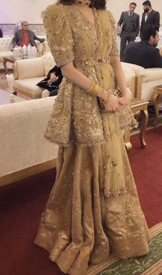 Indian Heavy Dresses, Pakistani Outfits For Wedding, Heavy Sharara Designs For Wedding, Braso Saree Dress Design, Pakistani Lehngas, Heavy Sharara Suits For Wedding, Pakistani Heavy Dresses, Latest Wedding Outfits For Women, Kaftan Dress Outfit