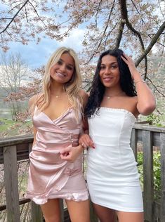 The perfect dress for spring and graduation! Detailing on the top 8th Grade Dance, Individual Pictures, Killer Body, Dance Makeup, Dress For Spring, Japanese Street, Prom Girl, Japanese Street Fashion, Dance Pictures