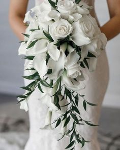 Wedding Bouquets Bride Elegant, Jasmine Flower Wedding Bouquets, Casablanca Lily Bouquet, Dreamy Wedding Bouquet, Big Wedding Bouquet Brides, Old Money Wedding Bouquet, Wedding Flowers Calla Lily, Champagne Bridal Bouquet, White Calla Lily Bouquet