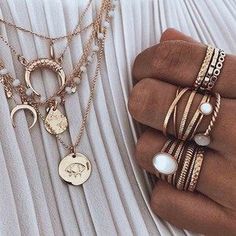 Womens Jewelry Trends, Diamond Jewelry Necklace, Gold Rings Jewelry, Gold Jewelry Earrings, Gold Jewelry Necklace, Heart Charm Bracelet, Womens Jewelry Rings, Indian Jewelry, Womens Jewelry Bracelets