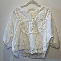 Nwt Freepeople Cute Cropped Baggy White Blouse Sz. Xs Orig. $98 Ptp - 23" Sth - 20" Oversized White Bohemian Tops, White Oversized Bohemian Tops, Oversized Tunic Tops For Day Out, White Relaxed Fit Top With 3/4 Sleeves, Casual Tunic Blouse With Relaxed Fit, White Bohemian Oversized Tops, Spring Peasant Top With 3/4 Sleeves, White Bohemian Relaxed Fit Tops, Casual Tunic Blouse For Daywear