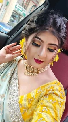 Hair Style On Saree, Bengali Bridal Makeup, Homecoming Makeup Black, Homecoming Makeup Browneyes, Homecoming Makeup Looks, Front Hair Styles, Bridal Makeup Looks