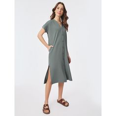 This dress is the best of both worlds: it transforms from a classy button-up style to a casual tunic. The Odera Cuff Sleeve Dress is a straight-shaped dress designed with a button placket cuff sleeves and flattering v-neck. The versatile nature of the dress allows you to style it in multiple ways â€” you can wear it buttoned as a dress or opened as a topper over shorts or pants. And with a bold green shade on soft fabric the Odera Cuff Sleeve Dress will will soon be your new go-to! Our Odera Dre Cuffed Sleeve Dress, Family Brunch, Maxi Bodycon Dress, Midi Shift Dress, Casual Tunics, Ballet Dress, Dresses Xxl, Mini Skater Dress, Mini Shift Dress