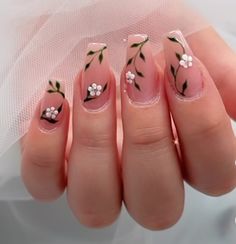 Manicure With Daisies, Lily Nails, Quick Nail Art, Art Deco Nails, Wow Nails, Hello Nails, Nail Drawing, Ombre Nails Glitter