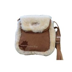 Patagonia Leather Rugs Made in Australia Sheepskin shoulder bag Sac à main en bandoulière en peau de mouton Lammfell Umhängetasche aus für Frauen sheepskin shoulder strap handbag The product you will receive is identical to the photograph Elegant shoulder bag for women in sheepskin. nappa leather straps Length 24.5cm 9.64" Width 24.5cm 9.64" Leather Rug, Large Leather Tote, Fashion Revolution, Sling Bags, Clutch Pouch, Handbag Straps, Leather Wristlet, Wallet Bag, Purse Clutch