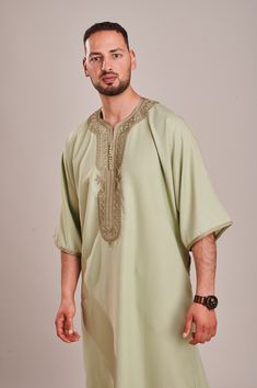 Men Jubbah Thobe Full Sleeves  Our classic garments are designed with subtle element of contemporary elegance. Any Queries: If you have any queries please do not hesitate to contact us. Colours: Colours may slightly vary due to different display setting. Postage: We aim to dispatch the goods within 24 hours Monday to Friday. All of our items are posted by Evri. Green Dabka Thobe For Eid, Traditional Dabka Kaftan For Eid, Traditional Festive Thobe With Chikankari Embroidery, Festive Traditional Thobe With Chikankari Embroidery, Festive Green Thobe With Dabka Details, Festive Green Dabka Thobe, Festive Ceremonial Thobe With Dabka Details, Festive Ceremonial Thobe With Dabka, Eid Traditional Tunic Kurta