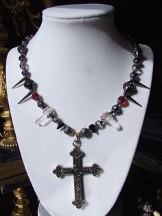 Gothic Vampire Cross Bead Necklace / Spike by MajesticMenagerie Necklace Vampire, Vampire Lestat, Gothic Crafts, Vampire Jewelry, Gothic Crosses, Gothic Vampire, Necklace Gothic, Raw Quartz Crystal, Vintage Beads Necklace