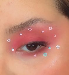 Maquillaje rosa con estrellitas Makeup Soft Girl, Aesthetic Tutorial, Soft Girl Makeup, Makeup Soft, Skin Aesthetics, Eye Makeup Pictures, Makeup Aesthetic