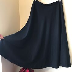 Don’t Miss This Great Deal!!! Timeless Flowing Ralph Lauren Midi Skirt Size 8 Hurry, Great Deal At A Fraction Of The Price! Brand New Designer Wool Skirt For Much Less Than 50% Of The Original Price! Don’t Miss Out On This Fall Essential. 100% Lambswool: Soft, Luxurious, And Perfect For Cooler Weather. Flattering Silhouette: Fitted At The Waist With A Generous, Flowing Cut At The Bottom For An Elegant Drape. Timeless Staple Of The Ralph Lauren Brand: A Must-Have For Any Capsule Wardrobe. The “It Ralph Lauren Skirts, Fall Staples, Elegant Drapes, Fall Essentials, Wool Skirt, Cooler Weather, Wool Skirts, News Design, Capsule Wardrobe