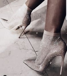 Shoe Inspiration, Grunge Style, Shoe Obsession, About Fashion, Shoe Lover, High Heel Boots, Beautiful Shoes, Sock Shoes, Cute Shoes