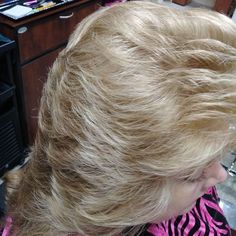 Sharon Osbourne Hair, Blonde Layered Hair, Hair Curling Tips, Medium Layered Hair, Haircut Pictures, Layered Haircuts For Medium Hair, 90s Hairstyles, Hair And Beauty Salon