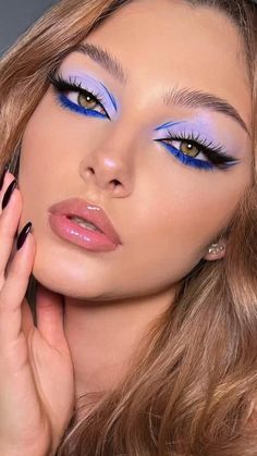 Summer Makeup Trends, Maquillage On Fleek, Blue Eyeshadow Looks, Blue Makeup Looks, Purple Makeup, Makijaż Smokey Eye, Colorful Eye Makeup, Blue Eyeshadow