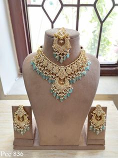 Reception Jewellery, Wedding Jewelry Sets Bridal Jewellery, Big Jewelry, Indian Wedding Jewelry, Gold Necklace Set, Indian Clothing, Kundan Necklaces, Fancy Jewellery