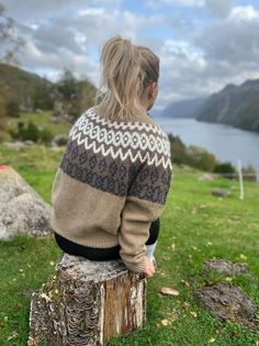 Isling Icelandic sweater by Önling, knitting pattern Knitting patterns Önling - Katrine Hannibal Nordic Winter, Icelandic Sweaters, Nordic Sweater, Nature Sea, New Nordic, Knitting Kit, Winter Nature, Comfortable Sweater, Fair Isle Pattern